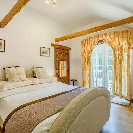 2 Bed In Brampton 73578 בית נופש Upper Denton