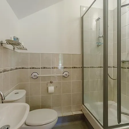 2 Bed In Brampton 73578 Holiday home