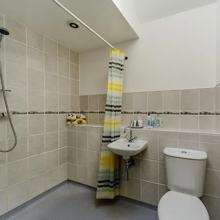 2 Bed In Brampton Oc-73578